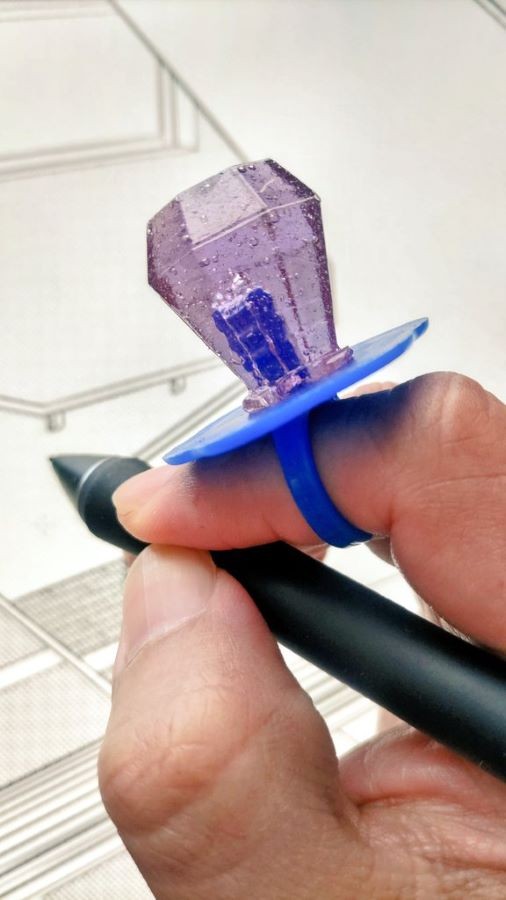 指にはめて作業もできます。 ※MAEDAXさん提供