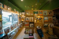 完成後、たくさんの本が並べられた様子／U設計室（@u_sekkeishitsu）提供