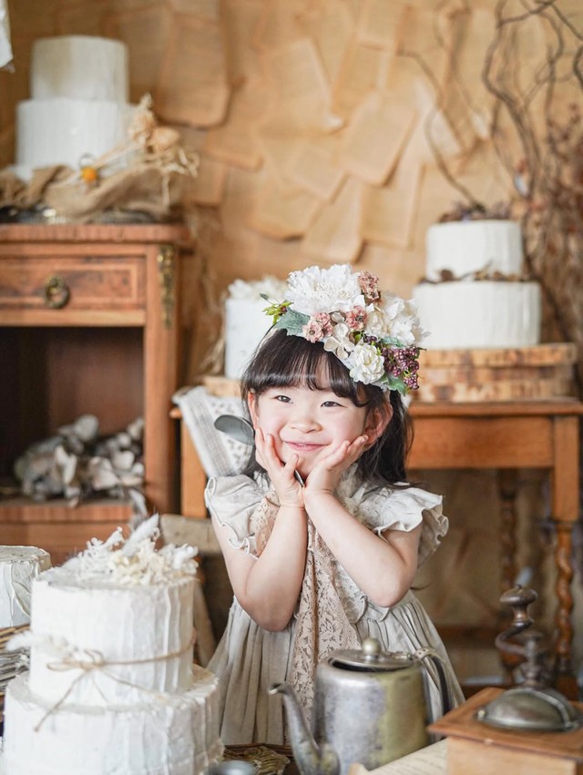 スタジオで撮影した4歳のバースデー記念フォト（提供：@ayapyono5o4さん）
