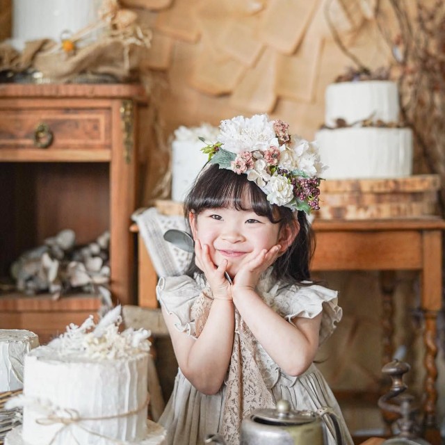 スタジオで撮影した4歳のバースデー記念フォト（提供：@ayapyono5o4さん）
