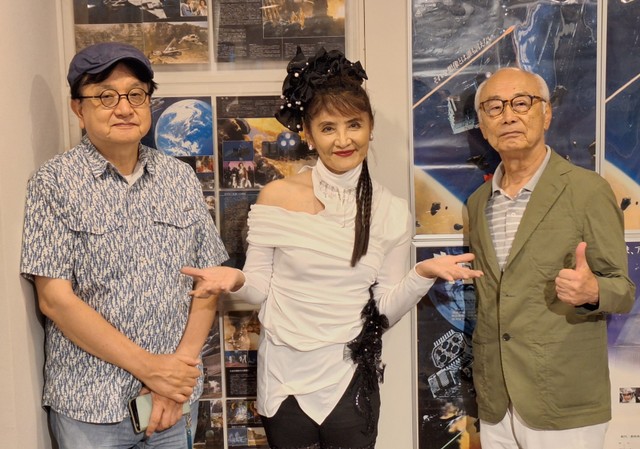 トークイベントで顔を合わせた（左から）尾形敏朗氏、志穂美悦子、福永邦昭氏＝都内の目黒シネマ