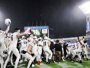早稲田大3年ぶり関東制覇　雨の激闘を地上戦で制し、甲子園ボウルへ一歩