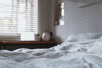 ベッドから抜けた爪が出てきたことも…　※この画像はイメージです（yaophotograph/stock.adobe.com）