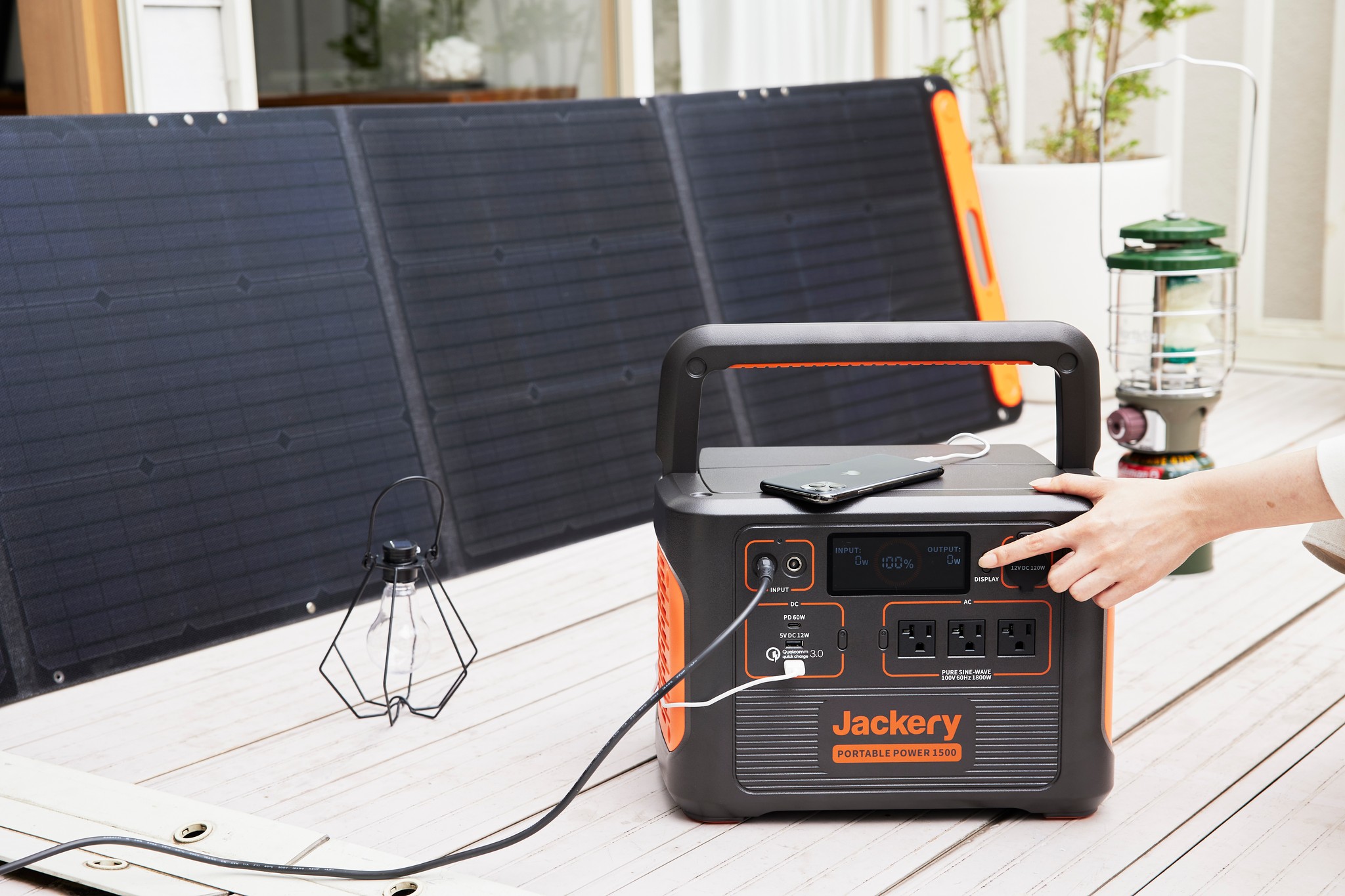 日常生活と避難生活のどちらにも有効、ポータブル電源＆ソーラーパネル