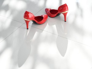 高収入や社会的地位。夢を諦めて手に入れた世界は、夢を追う彼女に出会って色褪せた