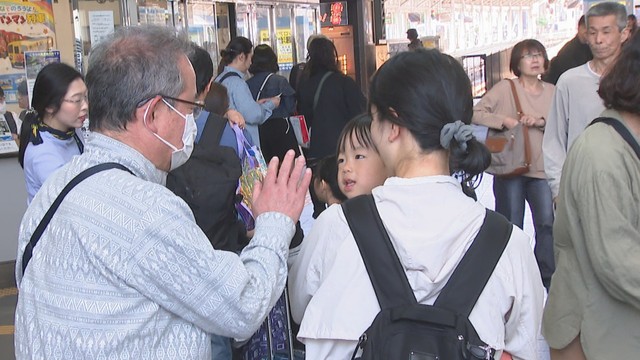 「うどんもいっぱい食べた」JR高松駅ではUターンラッシュがピーク　GW最終日を前に