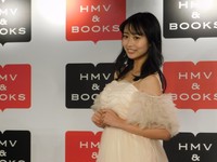 写真集発売イベントを行った溝端葵＝HMV＆BOOKS SHIBUYA