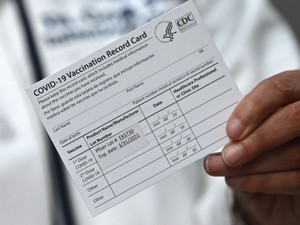 ワクチン接種証明書、偽造品がアメリカで急増　リスク冒しても欲しがる心理とは