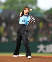 始球式を務めた乃木坂野球部の柴田柚菜＝ベルーナドーム