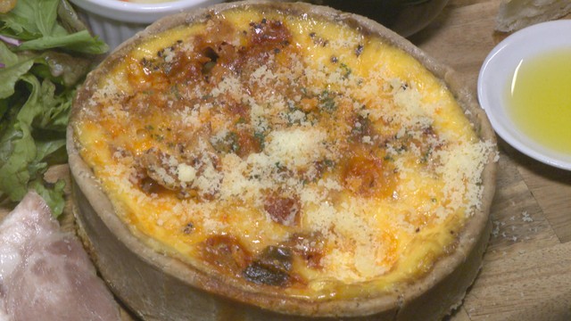 food cafe le nid／キッシュ（ツナときのこのバジルソース）