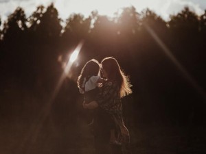 家出した私が逃げ込んだ神社の神様は、母の温かみを教えてくれた