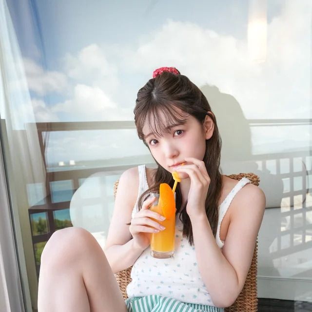 桜井えま1st写真集「あざと未満」（撮影：木村智哉、宝島社）