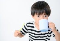 口ゆすぎは少しの水で1回程度でOK※画像はイメージです（kapinon/stock.adobe.com）