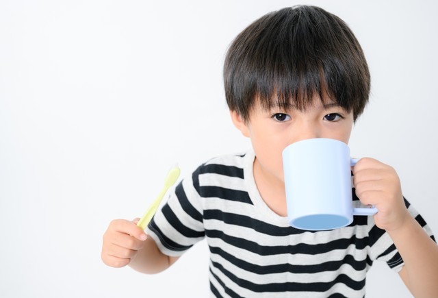 口ゆすぎは少しの水で1回程度でOK※画像はイメージです（kapinon/stock.adobe.com）