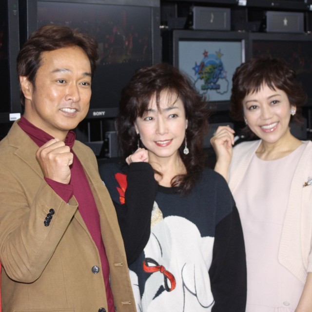 （左から）石川ひとみ、太川陽介、柏原芳恵、岩崎良美＝2013年