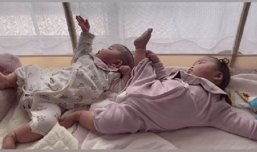 同じポーズに見えて違う…！？（提供：@kipo6416さん）
