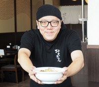 HIKAKIN