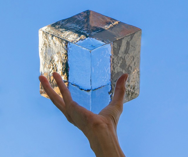 時間をかけて凍らせるほど透明度が高くなる