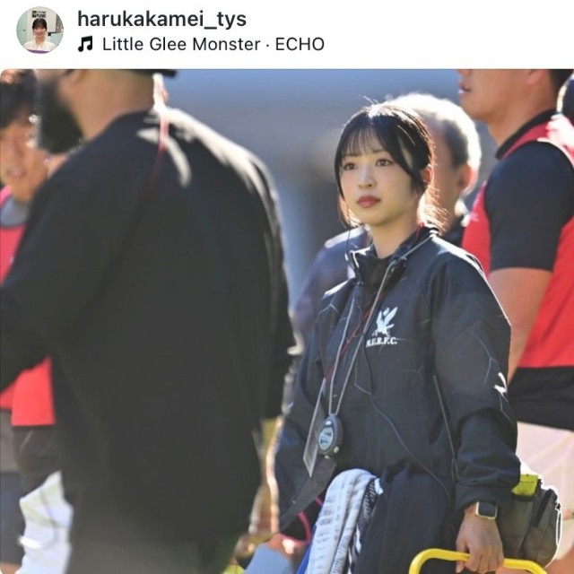 大学時代の亀井アナ。明治大学ラグビー部のトレーナーを務めていた（本人の公式インスタグラムから）