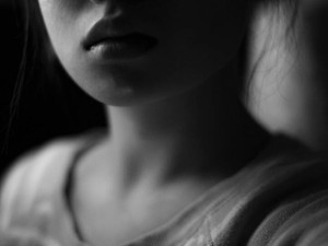 義祖母からの言葉の棘にさらされ、揺らぐ「年長者は敬うべき」