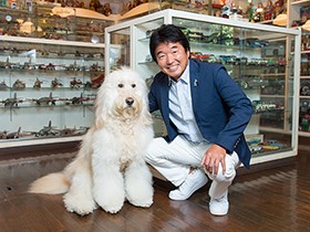 犬は常に人生に寄り添ってくれる　北原照久さん、愛犬と毎日出勤