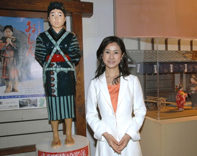 「おしん」のキャンペーンを行った小林綾子＝2008年