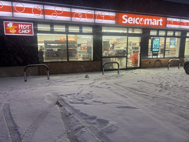 粉雪でも、下に氷が潜んでいる場合があり要注意とのこと