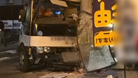 スクールバスが電柱に衝突　中学生1人と運転手がけが　香川・琴平町　