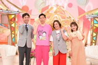 婚活100連敗の夫（中央左）と米倉涼子似の美人妻（同右）＝「新婚さんいらっしゃい！」5月25日放送回よりⓒABCテレビ
