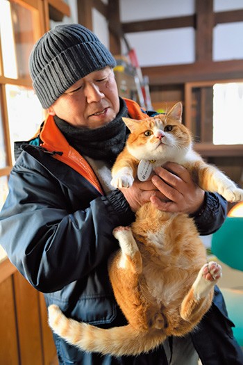 城の管理人・本原さんと。2人は大の仲良し