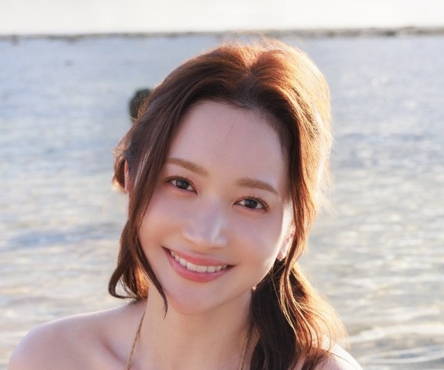 葉月ゆめさんの初の写真集「葉月ゆめファースト写真集 予知夢」（撮影：清田大介）