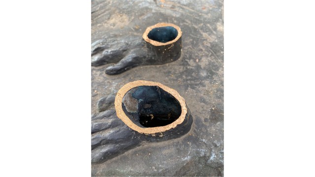 盗難被害にあった桃太郎像の台座部分　アメリカ・サンノゼ市（岡山市提供）