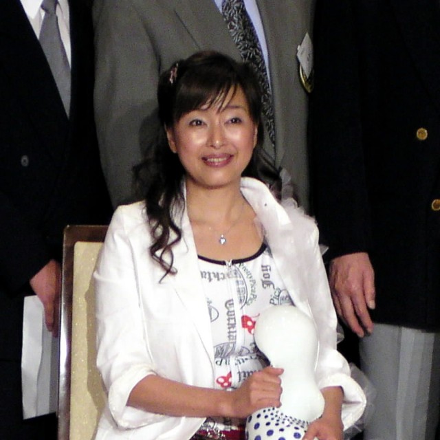 かたせ梨乃=2004年