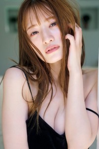 「FLASH」（25年8月26日発売号）で表紙・巻頭を飾った中田花奈ⓒ光文社／週刊FLASH（写真・中村和孝）