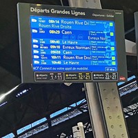 いよいよ礼拝堂へ。パリから列車に乗りカーン駅へ（画像提供：タカハシヤスコさん）