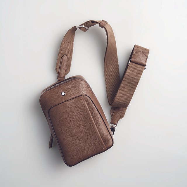 MONTBLANC（モンブラン）<br>【旅するバッグ。】<br>旅好きの大人たちを魅了する、新しい相棒