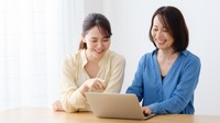 老後のお金のこと、親子で一緒に考えましょう※画像はイメージです（taka/stock.adobe.com/）