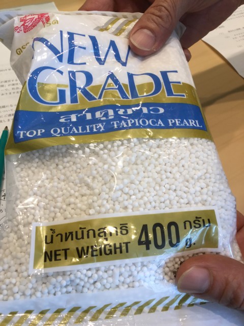 タピオカ漬け丼の素材として使われる「パール」と呼ばれる白くて小粒なタピオカ