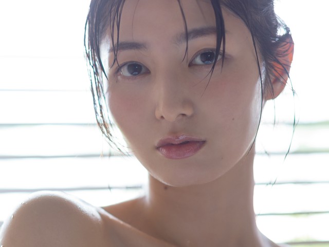 大島璃乃1st写真集「RiNo」（Ⓒ西條彰仁／講談社）