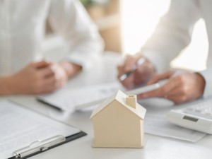 登記申請書の書き方　見本付きで司法書士が解説！ どこでもらえるかも紹介