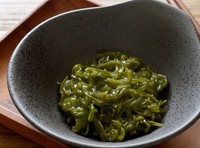 実は「めかぶ」を加えるのも美味しい※画像はイメージです（nutria3000/stock.adobe.com）