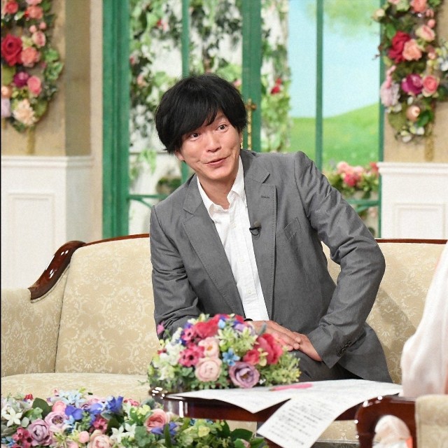 「徹子の部屋」（右から）黒柳徹子、田辺誠一＝テレビ朝日提供