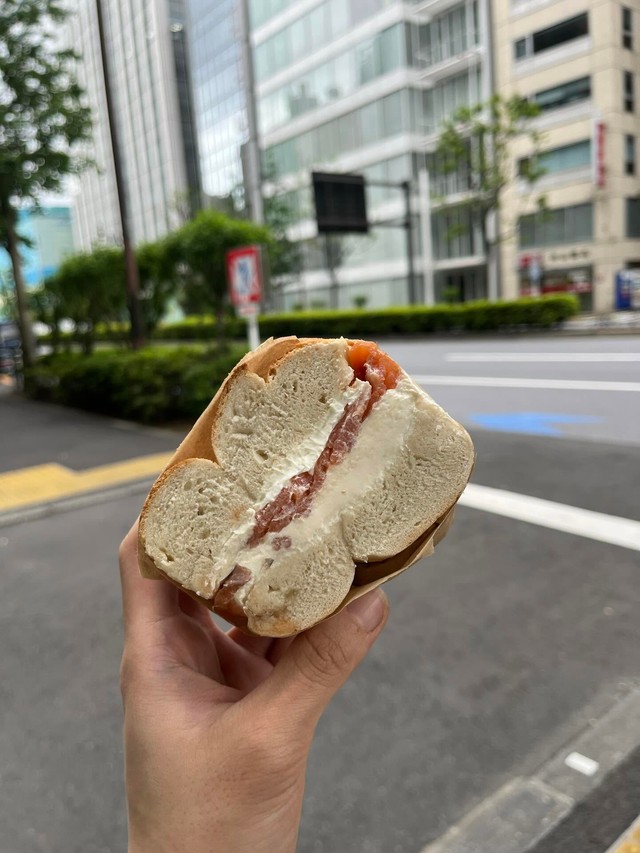 「東京ベーグルをなめてた」2つで2900円のベーグルが話題／吉﨑菜月さん（@nastukiii）提供