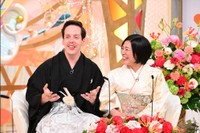 馴れ初めなどを語った新婚さん（ABCテレビ提供）