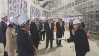 香川県立アリーナを視察する議員　高松市サンポート