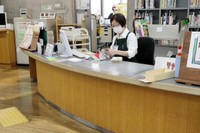 掲示物を最小限にしたカウンター。認知症当事者が混乱しにくいという