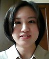 読者の登坂万夢美さんの顔写真。白い服をきている