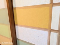 裏面の様子。のりで一枚ずつ張っていったそう／栗田知佳さん（@kuritadrawing）提供