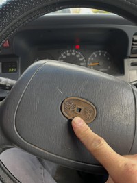 エンブレムと古銭がぴたりと一致／きりん工舎さん（@kirin_kousha）提供