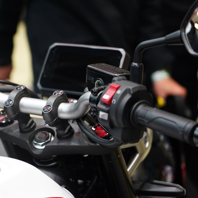 「東京モーターサイクルショー2026」で特別展示された新型CB400SF